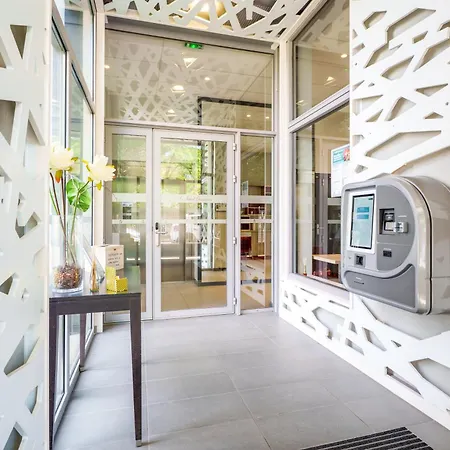 Apparthotel Tempologis Saint-Germain - Parking Gratuit Et Appartements Avec Balcon 3*