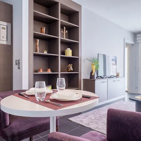 Apparthotel Tempologis Saint-Germain - Parking Gratuit Et Appartements Avec Balcon 3*